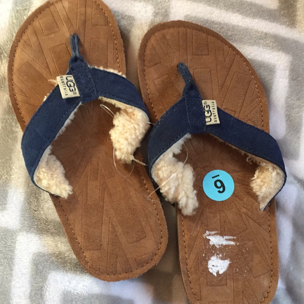 NWT UGG flip flops 6